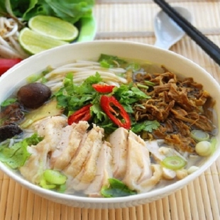 Bánh canh gà ta - dồi trường